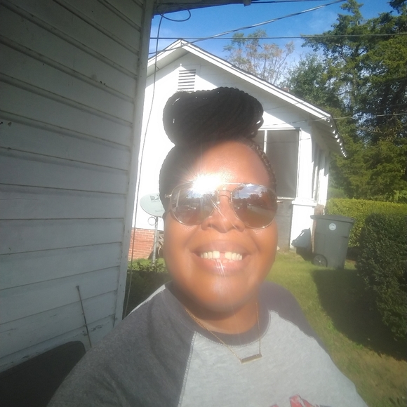 Meet your Posher, Feefee - Picture 1 of 1